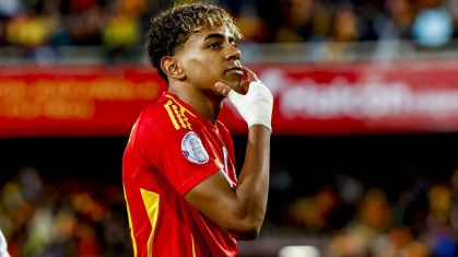Lamine Yamal comemora gol pela Espanha na Nations League