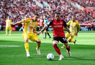 Leverkusen tropeça em casa e se complica na briga por título da Bundesliga