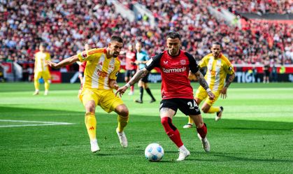 Leverkusen tropeça em casa e se complica na briga por título da Bundesliga