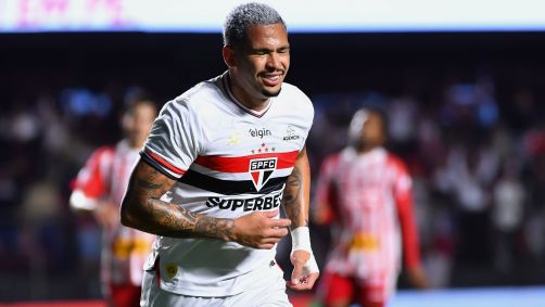 Luciano comemora o primeiro gol que marcou em São Paulo x Náutico pela Copa do Brasil