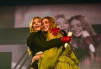 Marina Ruy Barbosa sobe ao palco e canta "Chico" com Luísa Sonza; veja