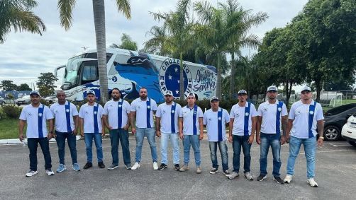 Organizada do Cruzeiro se reúne com jogadores e diretoria do clube, na Toca II