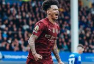 Manchester City vence com gols no fim e dorme no G4 da Premier League