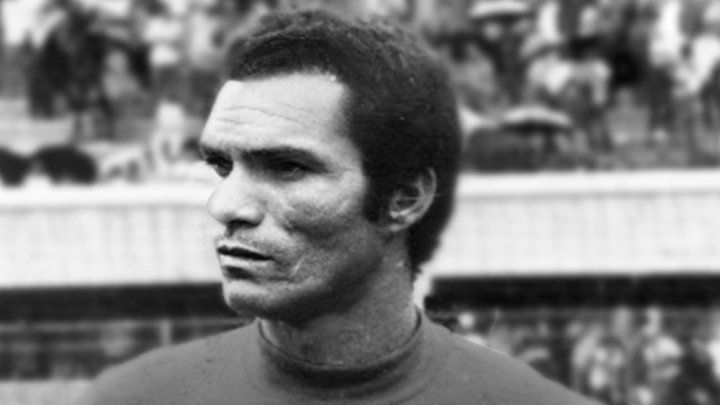 Ex-goleiro Manga em partida do Nacional, do Uruguai