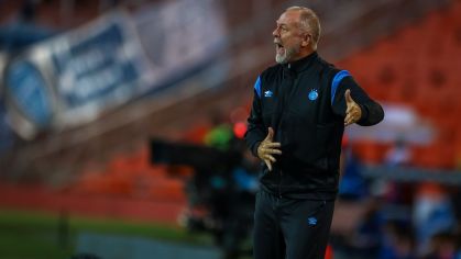 Mano Menezes atuando pelo Grêmio