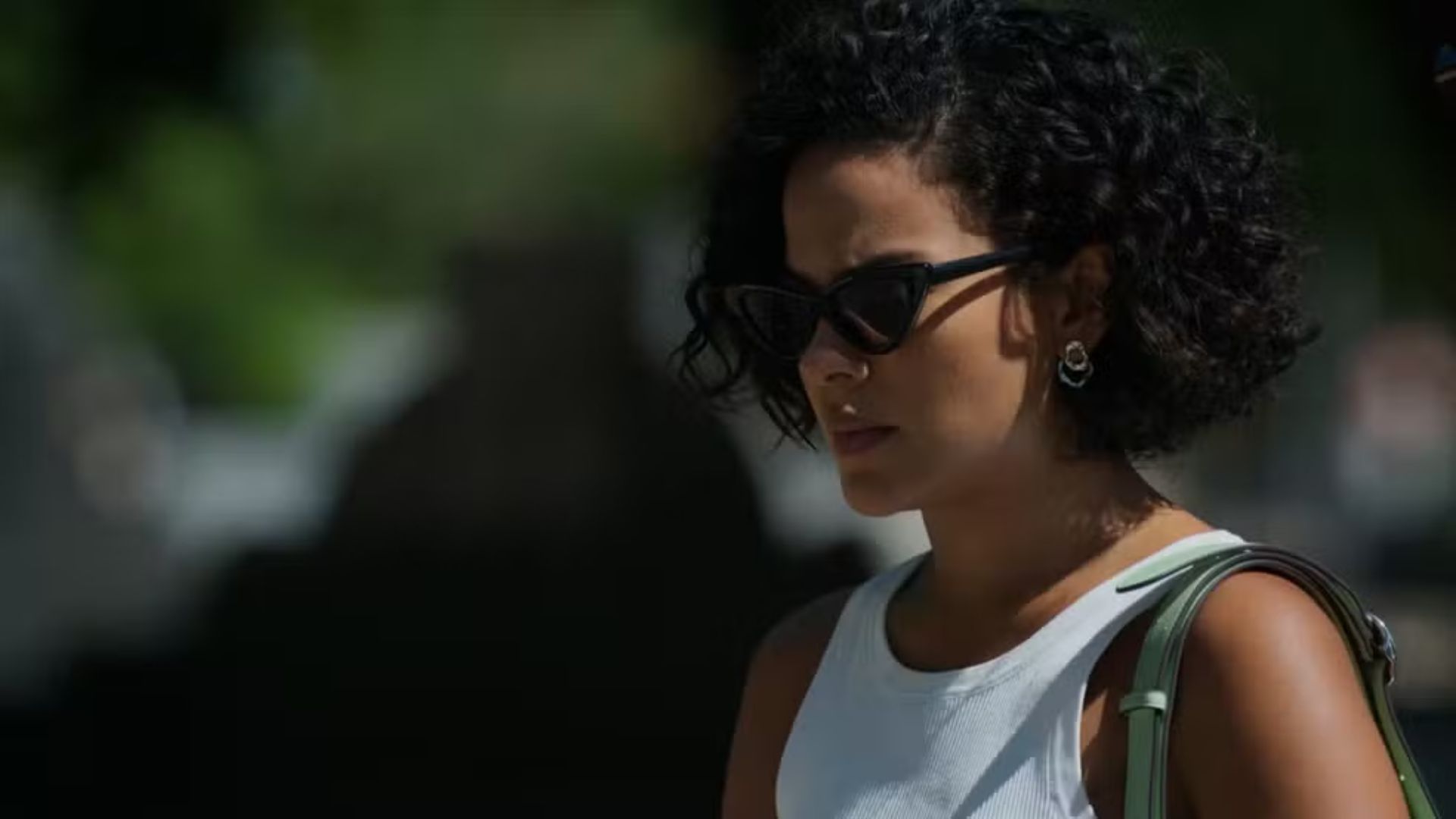 Maria de Fátima (Bella Campos) visita túmulo de Rubinho (Julio Andrade) em "Vale Tudo"