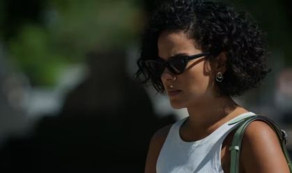 Maria de Fátima (Bella Campos) visita túmulo de Rubinho (Julio Andrade) em "Vale Tudo"