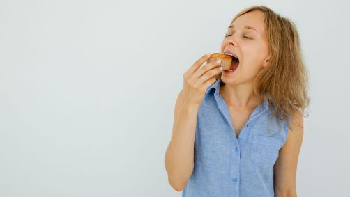 Um terço dos adultos entrevistados relataram dificuldades na mastigação devido a problemas dentários ou com próteses, aponta estudo