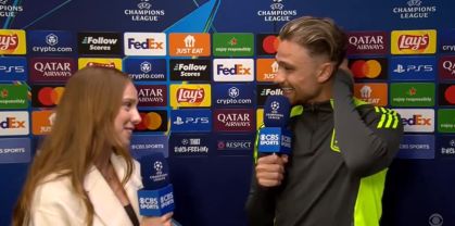 Matty Cash foi entrevistado pela irmã Hannah após jogo do Aston Villa