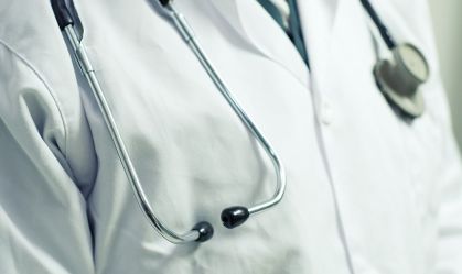 Falso médico extorque R$ 800 de vítima com câncer no DF