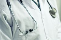 Falso médico extorque R$ 800 de vítima com câncer no DF