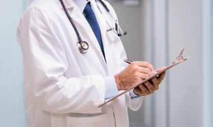 Número de médicos sem especialização cresce em 6 anos no Brasil