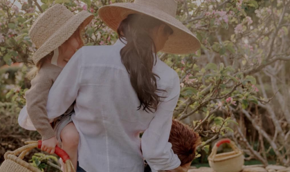 Meghan Markle diz mandar e-mails para filhos lerem quando forem mais velhos