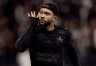 Memphis exibe tornozelo inchado e vira dúvida no Corinthians para a Sula