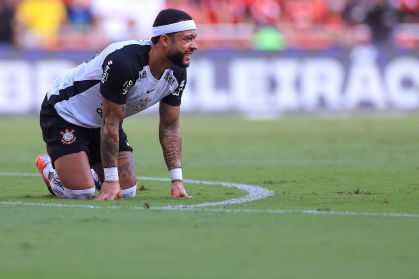 Memphis Depay em Flamengo x Corinthians, no Maracanã