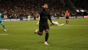 Memphis Depay comemora gol do Corinthians sobre o Vasco na Neo Química Arena
