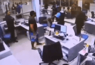 Vídeo: Homem é morto por segurança de agência bancária na Bahia