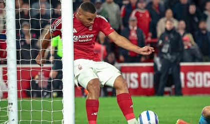 Murillo salva, e Nottingham Forest vence Manchester United pelo Inglês