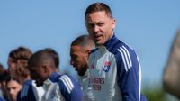 Jogador do Lyon cobre campanha anti-homofobia e é suspenso pela Ligue 1