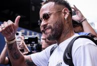 Ex-Vasco, apelidado de 'Cai Cai', sobre Neymar: "Não chega aos meus pés"