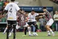 Neymar comemora volta ao Santos e cobra personalidade do time após derrota