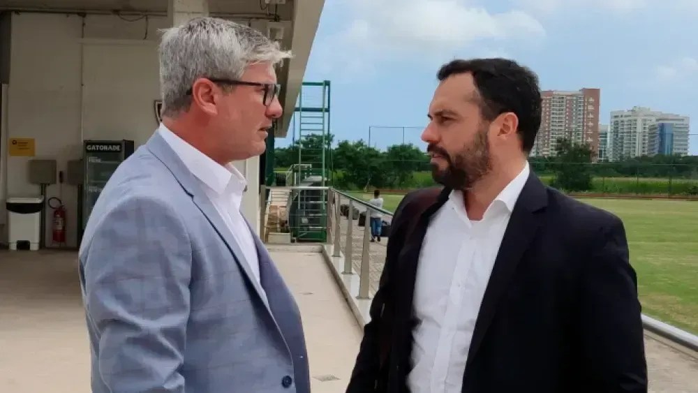 Odair Hellmann e Mário Bittencourt na época em que o técnico trabalhou no Fluminense