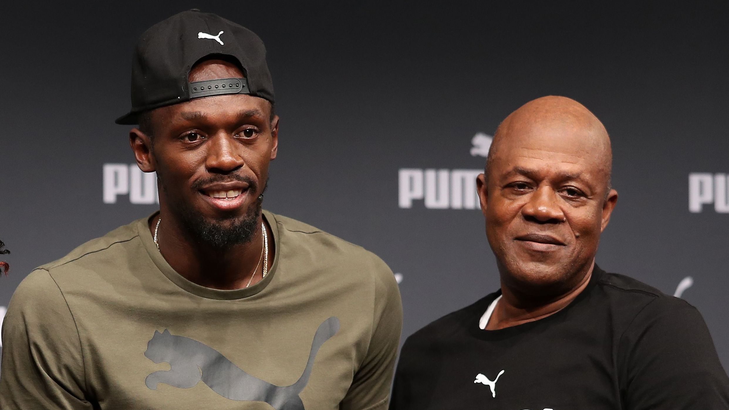Usain Bolt ao lado de seu pai Wellesley