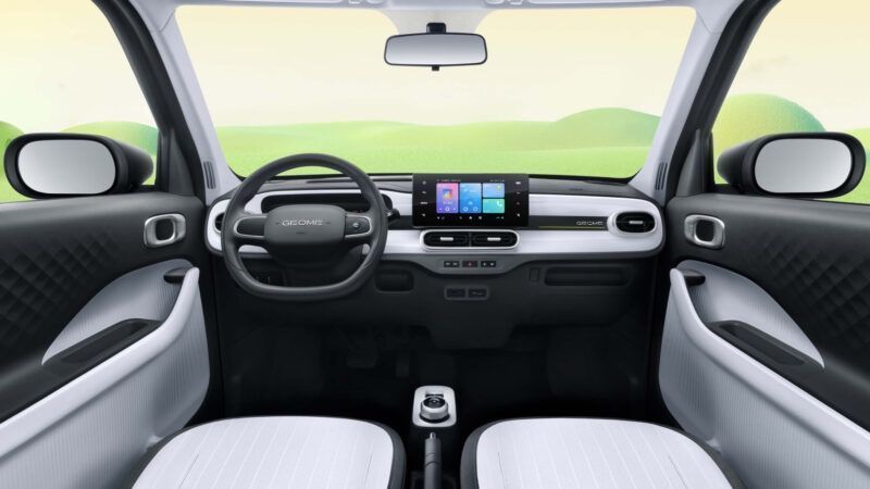 Interior do novo Panda Mini 2025 • Divulgação