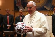 Papa Francisco disse que era ruim no futebol: "Eu jogava mais basquete"