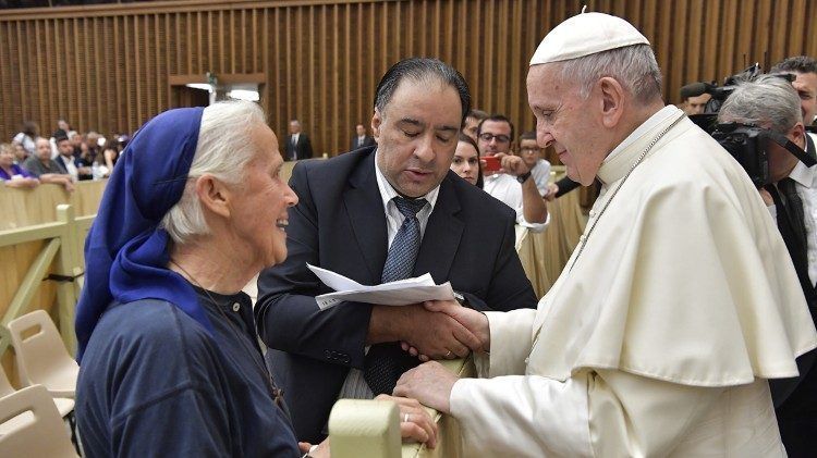 Religiosa na audiência em 2018 com o papa Francisco • Vatican Media