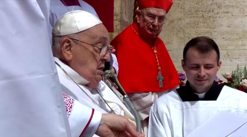 Papa Francisco durante seu último discurso, em celebração da Páscoa • Reprodução/Reuters