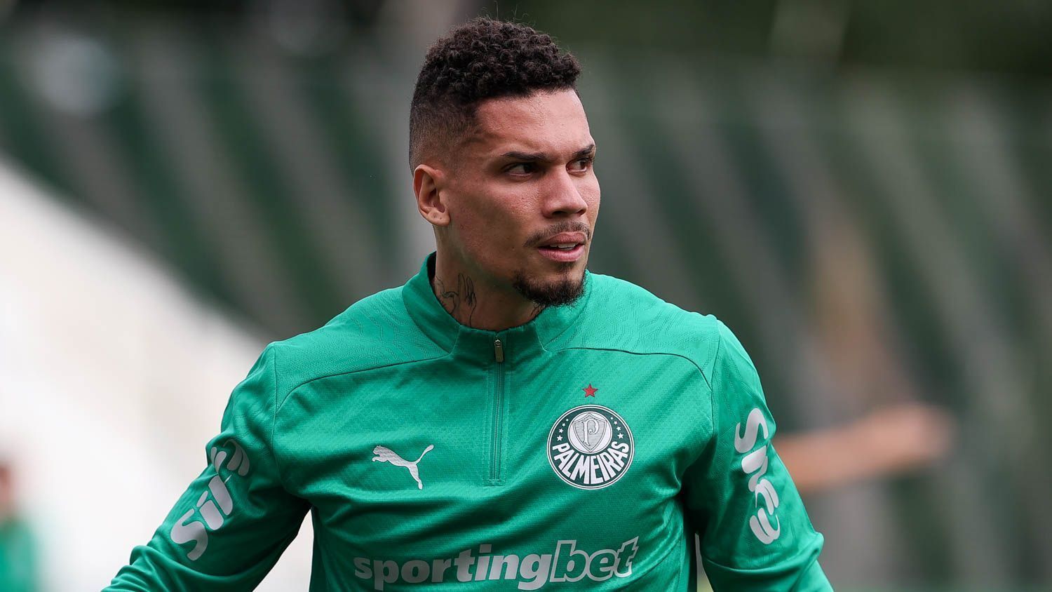 Paulinho volta a treinar no Palmeiras