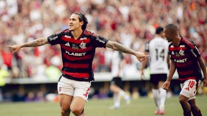 Pedro celebra seu gol pelo Flamengo na goleada sobre o Corinthians