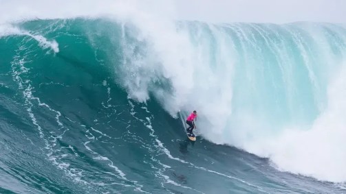 Pedro Scooby vence troféu de maior onda masculina na 7º edição dos Gigantes de Nazaré