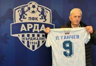 Ídolo é homenageado por clube dias após minuto de silêncio por sua "morte"