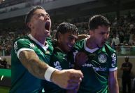Com direito a "olé", Palmeiras vence o Corinthians com autoridade