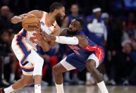 Pistons seguram Knicks e evitam eliminação nos playoffs da NBA