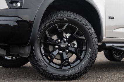 Os pneus All Terrain aro 18 contam com banda de rodagem para maior aderência