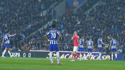 Os jogadores do Porto durante a goleada para o Benfica