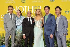 Ryan Reynolds, Emily Blunt, Stanley Tucci, Blake Lively, Hugh Jackman, e Shawn Levy na première de &quot;Outro Pequeno Favor&quot; em Nova York
