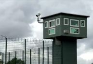 Detento se esconde em bolsa de colega de cela e foge de prisão na França