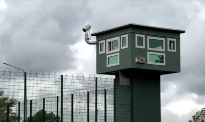 Detento se esconde em bolsa de colega de cela e foge de prisão na França