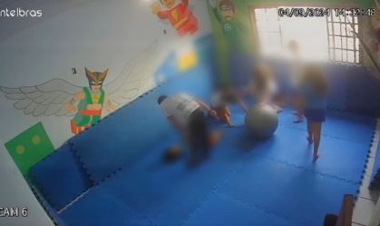Vídeo mostra professor dando "rasteira" em aluno autista em escola do Rio
