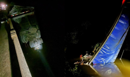 Caminhão carregado de cerveja capota em ponte em Minas Gerais