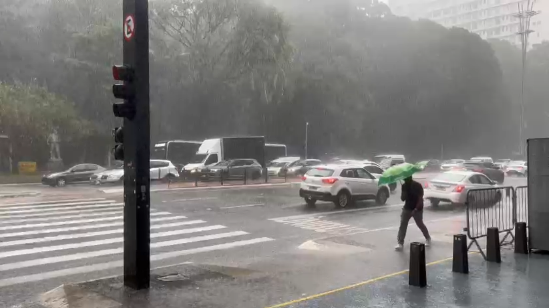Forte chuva dispara alerta severo e coloca SP em estado de atenção