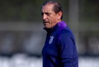 Ramón Díaz comanda treino do Corinthians mesmo com futuro indefinido