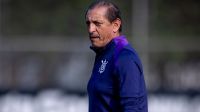 Rebaixamento do América-MG para a Série C tem marcha fúnebre e protestos