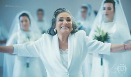 Aparição de Regina Duarte em festa da TV Globo rende memes na web; veja