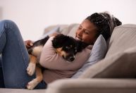Pessoas preferem vínculo com cães ao de amigos, diz pesquisa