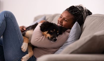 Pessoas preferem vínculo com cães ao de amigos, diz pesquisa